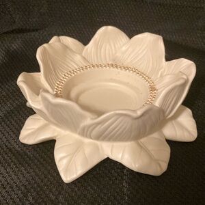 Flower shape pillar candle holder cream & golden textured trim PartyLite.